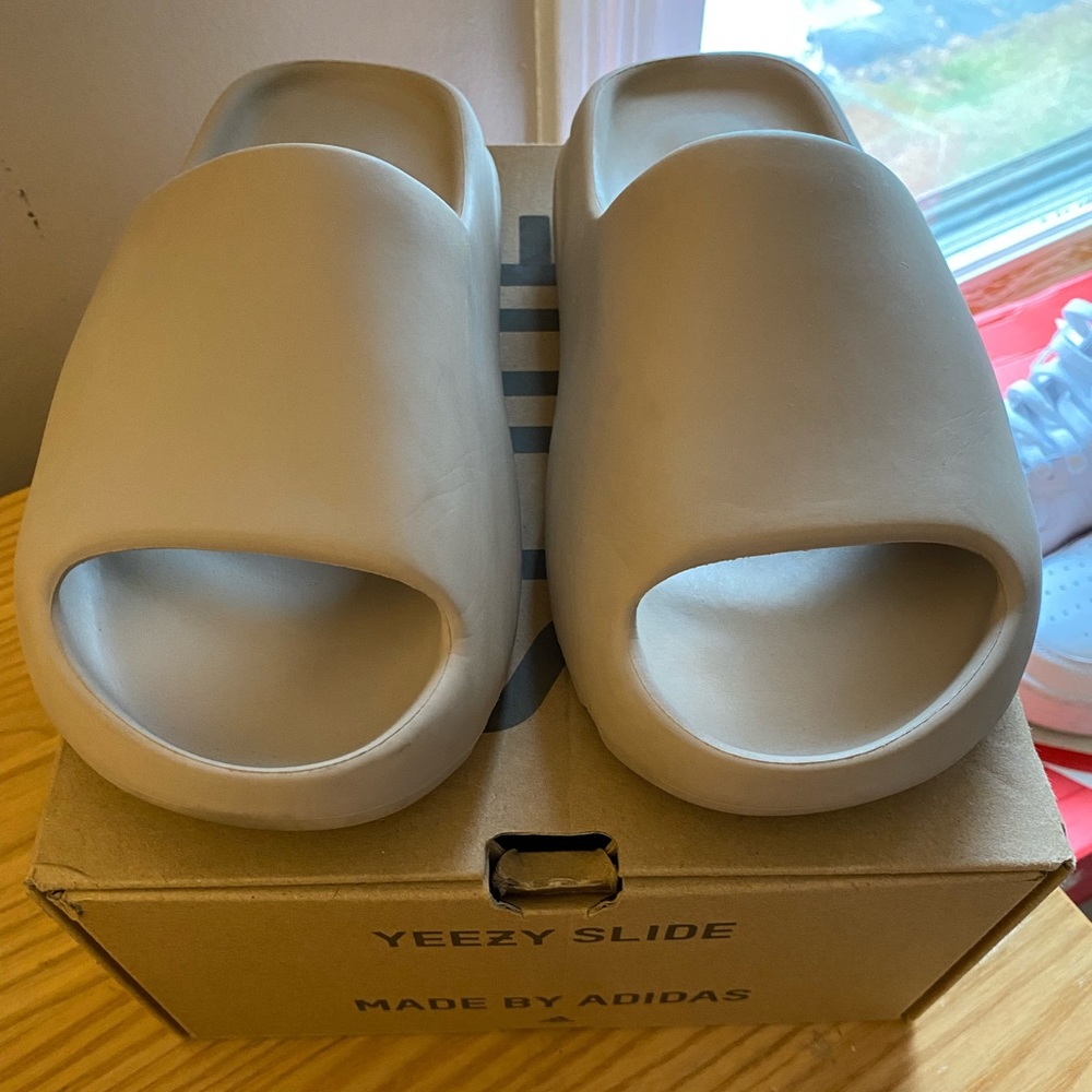 Yeezy slides “pure” unisex